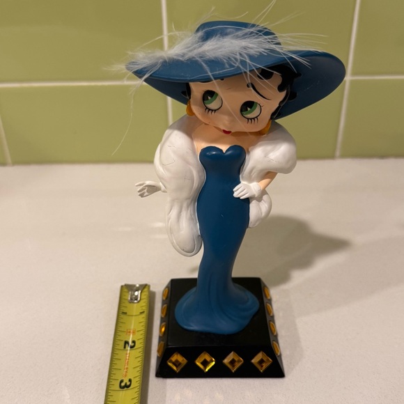 Danbury Mint Betty Boop "Glamour Girl" collector figurine - Picture 8 of 9